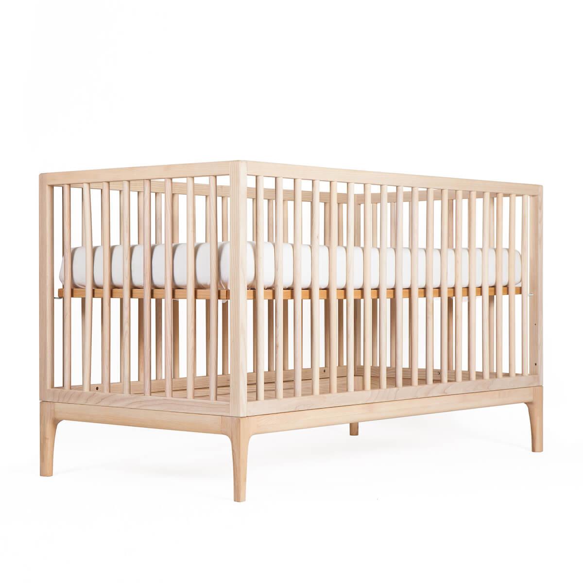 Babybett KERA in Esche mit Aufsatz Round-Sockelfuß Curve 