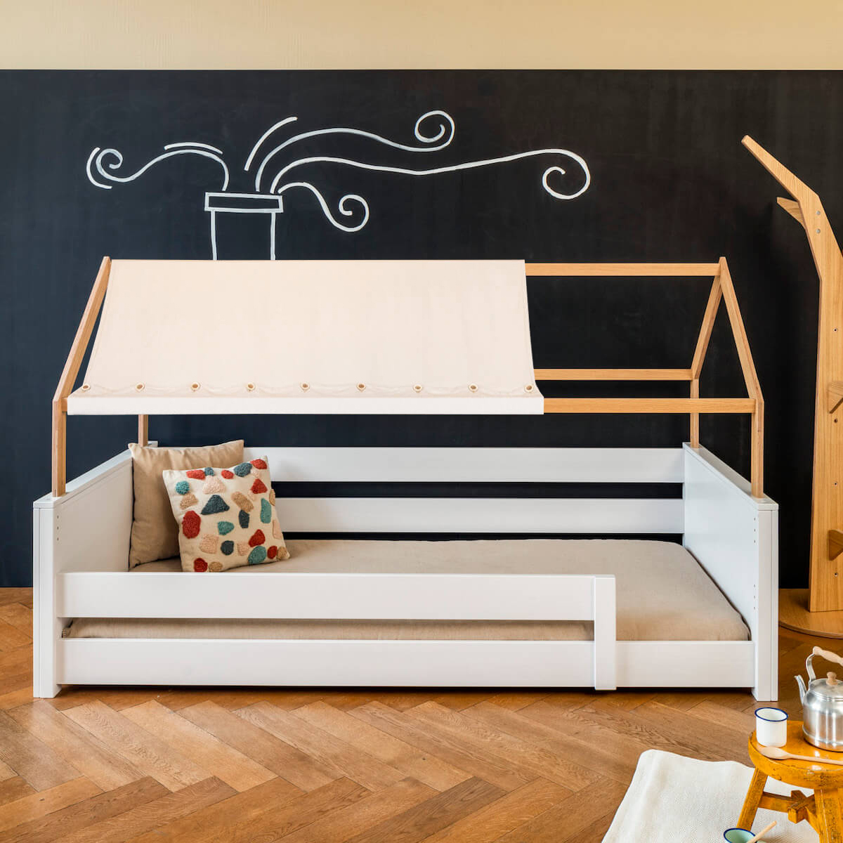 Bett bodentief Dach Montessori Fallschutz niedrig KASVA Buche weiß lackiert-Eiche geölt Dachtextil