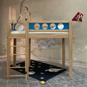 Hochbett Pirat mit Seil DELUXE de Breuyn natürlich-blau