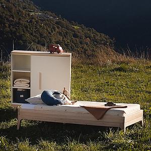 Juniorbett KERA in Esche mit Sockelfuß Pure