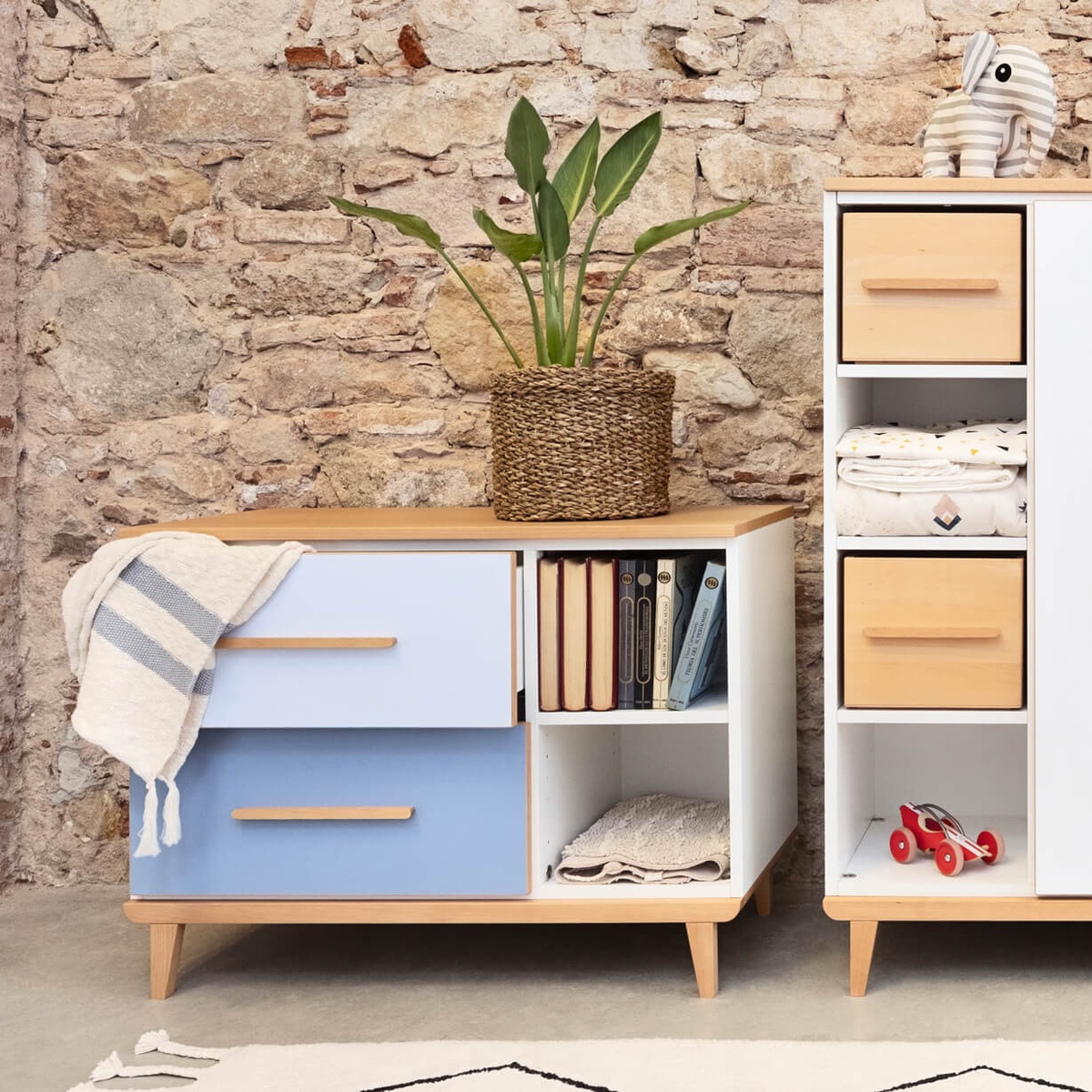 Kleinmöbel 2 Türen 2 Nischen NADO Retro Buche sky blue