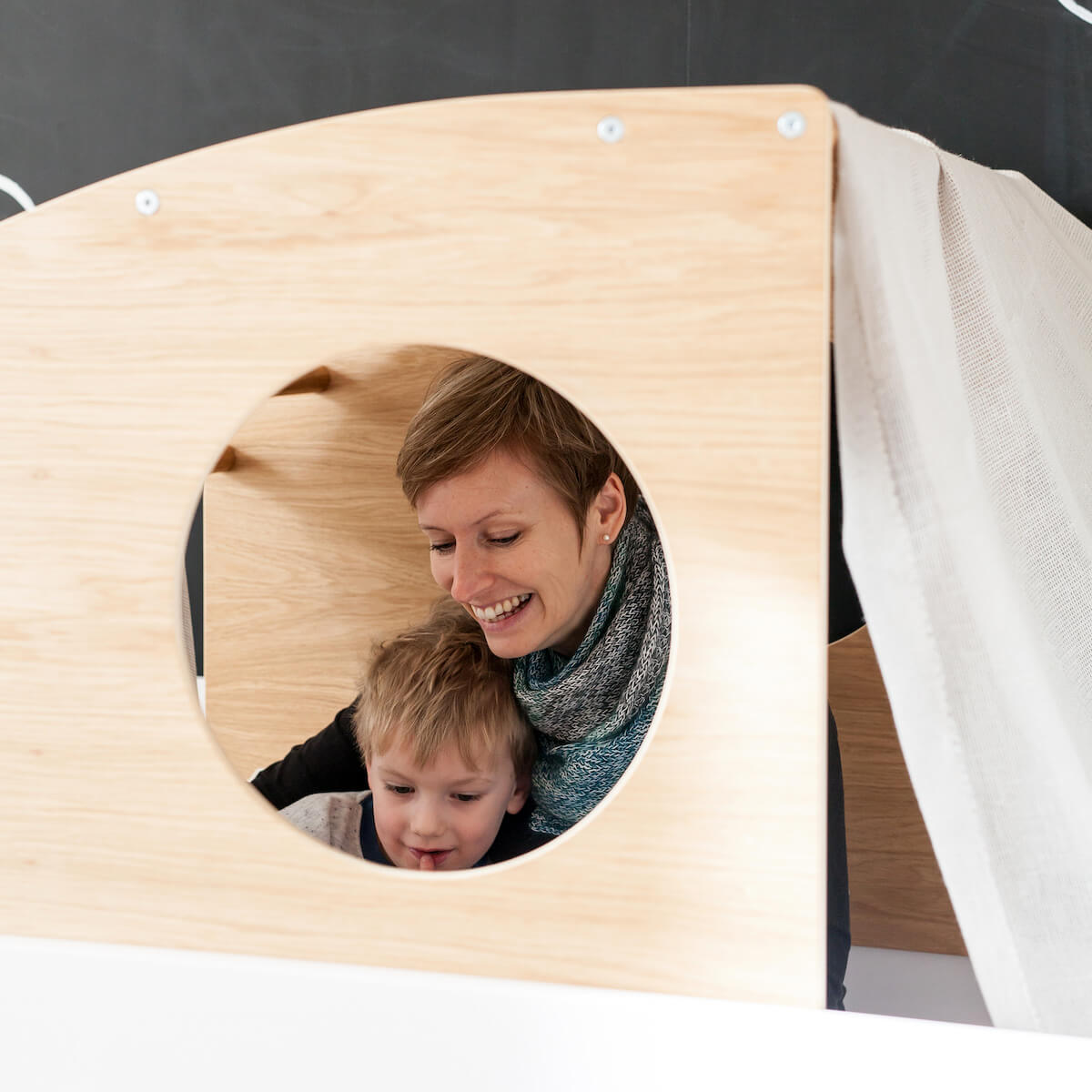 Lit mi-hauteur arbre cabine coulissante KASVA hêtre laqué blanc-chêne huilé