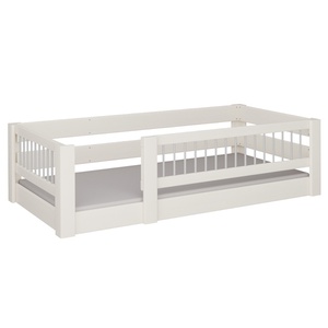 Niedriges Kubu-Spielbett DELUXE de Breuyn geweißt-grau